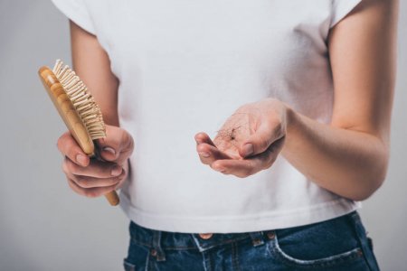 Perché pulire e disinfettare una spazzola per capelli