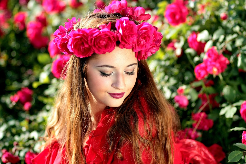 Acqua di rose per curare e idratare i capelli