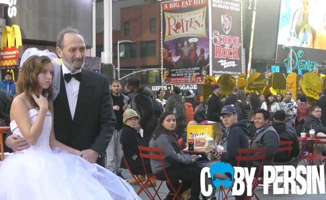 Matrimonio anziano e minorenne? A New York la gente reagisce