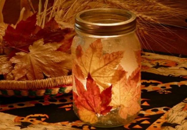 Autunno: le foglie decorative e la vernice si sposano