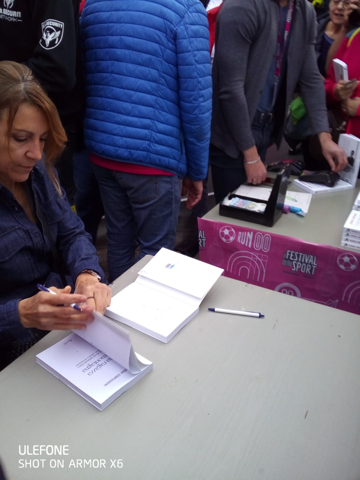 Una ragazza di montagna, il libro di Deborah Compagnoni