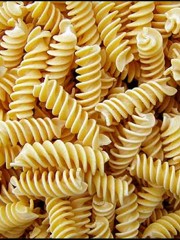 Fusilli con limone, filetti di sarde e yogurt