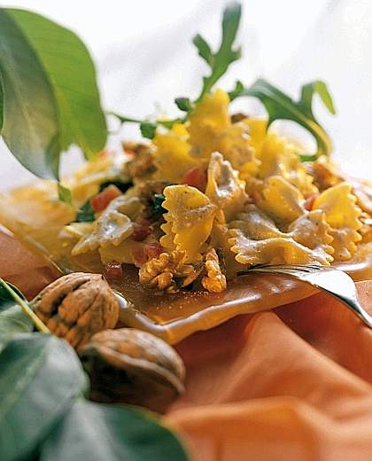 Farfalle in salsa di noci e pomodorini