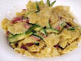 FARFALLE CON ZUCCHINE E PANCETTA