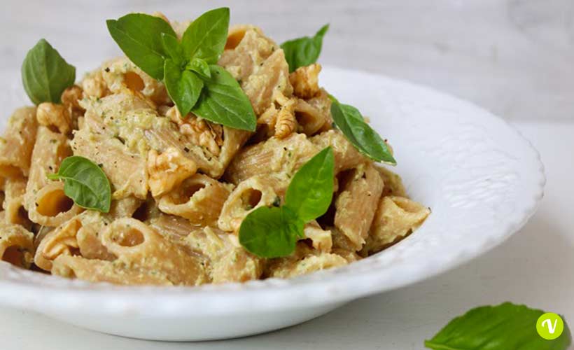 Pasta integrale con pesto di arachidi