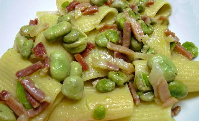 Pasta con fave, guanciale e pecorino