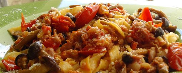 Fusilli funghi e pomodoro