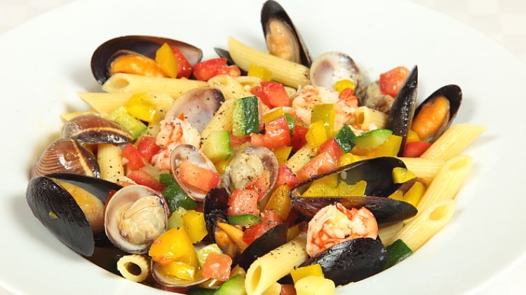 Insalata di pasta ai frutti di mare