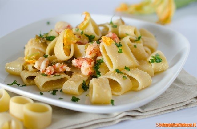 calamarata con gamberi e zucca