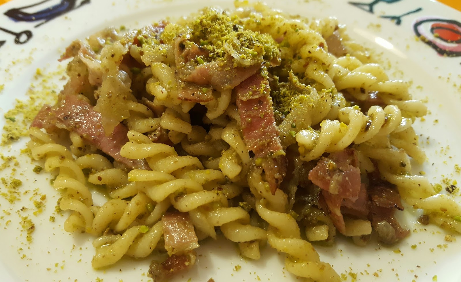 Fusilli al pesto di pistacchi e pomodorini