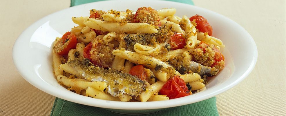 Pasta con pomodorini e sarde