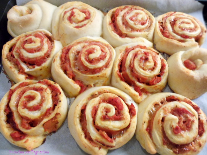 Rotolo di pasta sfoglia con patate e salame