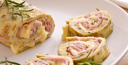 Rotolo di pasta sfoglia con patate e mortadella