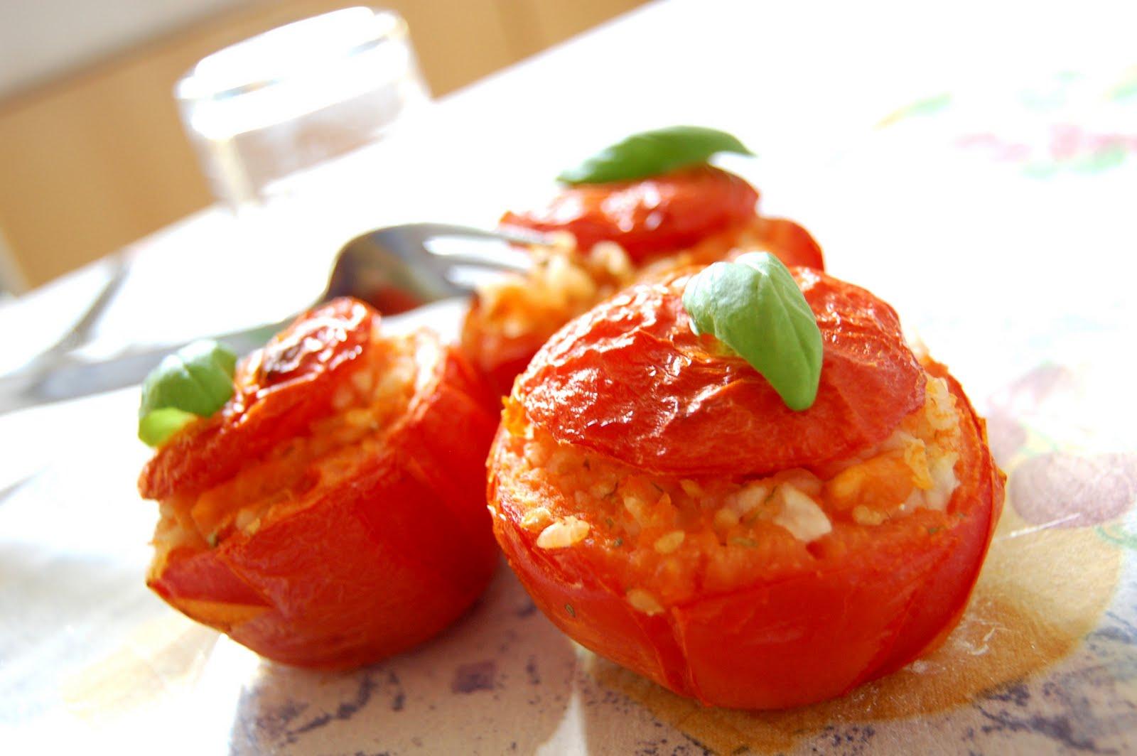 Pomodori ripieni di pasta al pesto