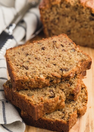 Pane alla banana, caffè e frutta secca