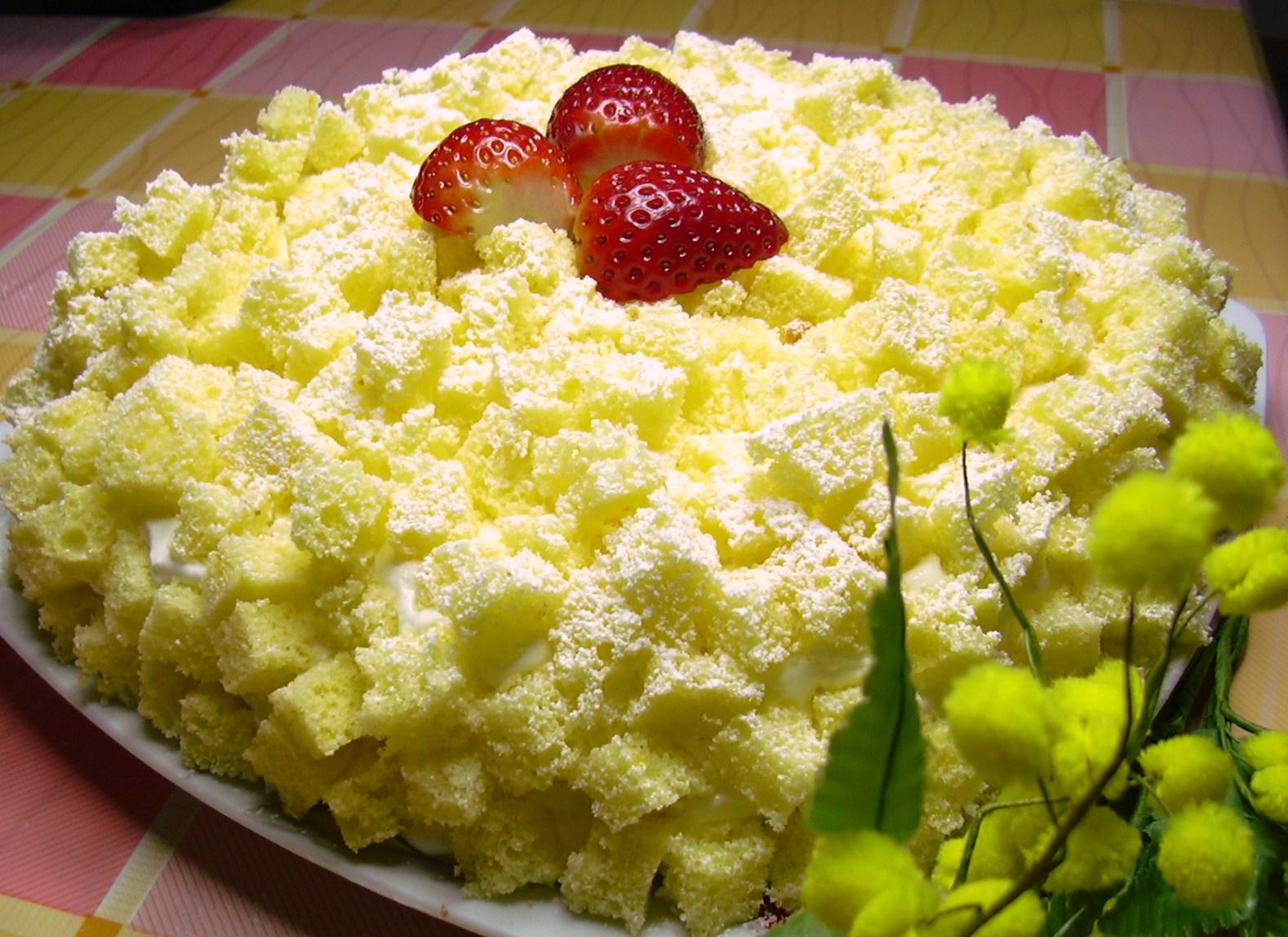 Torta mimosa alle fragole