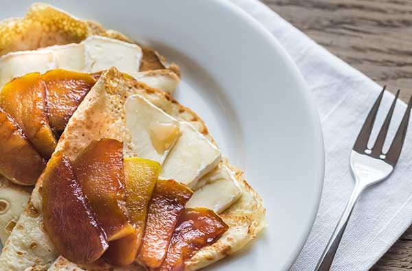 Toast alla francese con zucchero di canna e noci