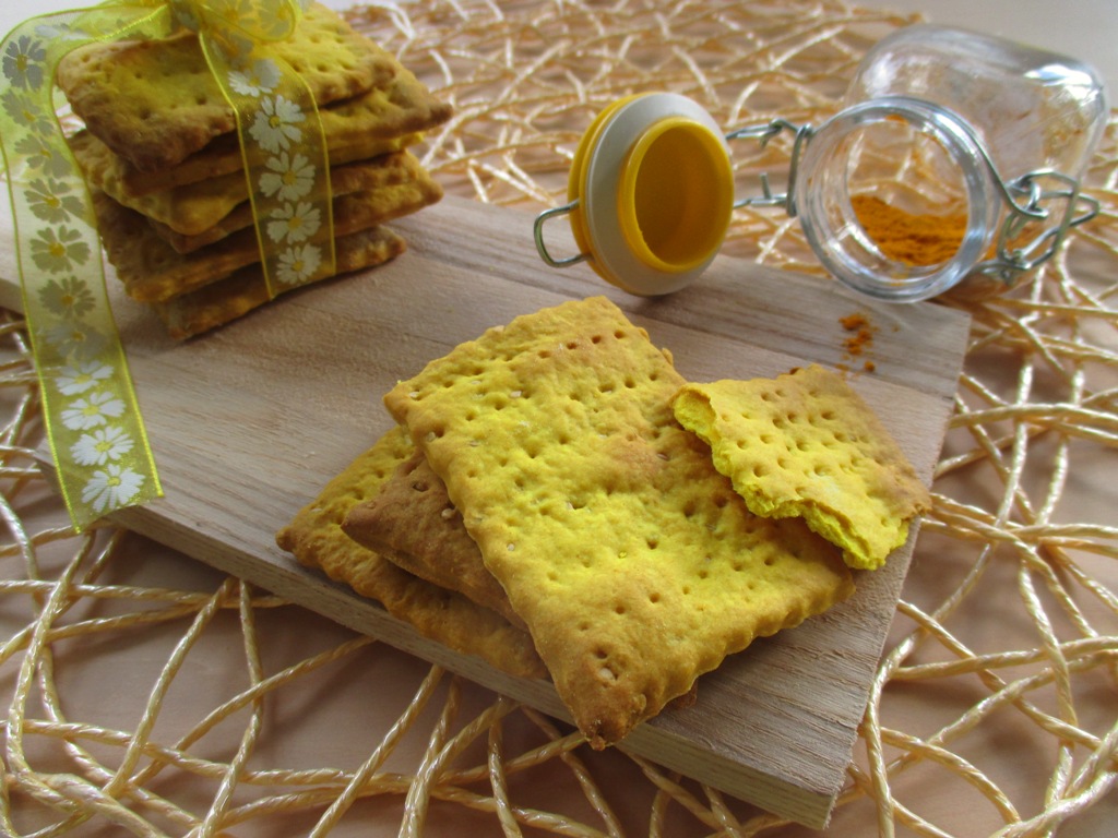 Crackers curcuma e semi di papavero