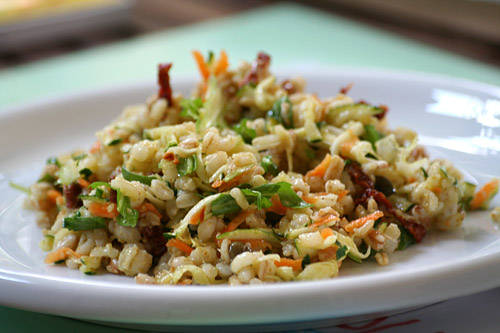 Insalata fredda di legumi e cereali