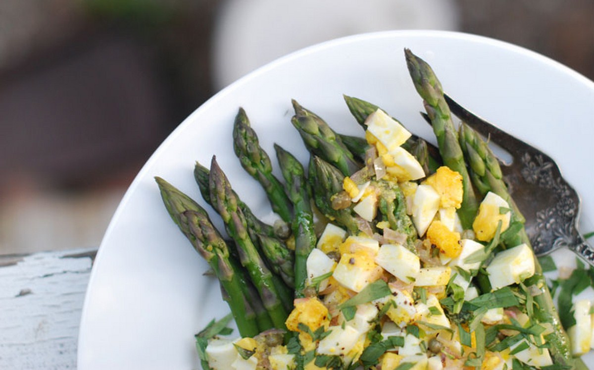 Insalata di asparagi e uova