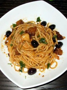 Spaghettoni alla Siciliana con olive