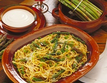 spaghetti con asparagi e gamberi