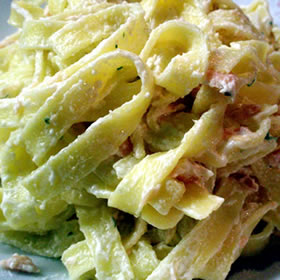 TAGLIATELLE CON BROCCOLI E SALMONE