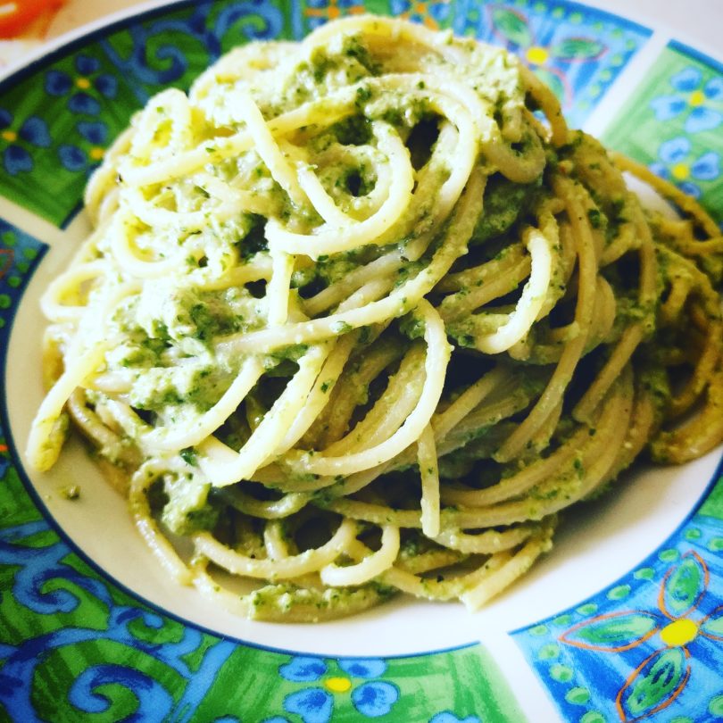 Spaghetti con zucchini e rucola