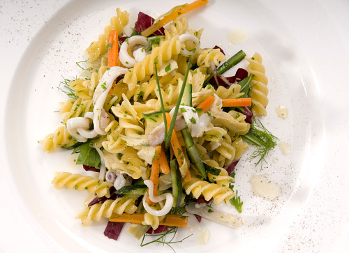 Insalata di Fusilli con verdure e calamari