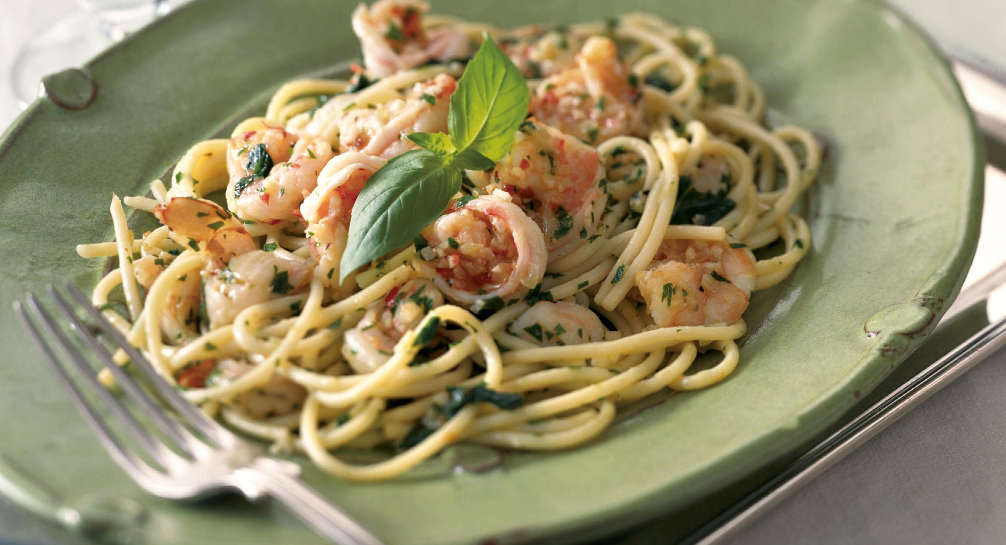 PASTA CON GAMBERI, PESTO E ROSA