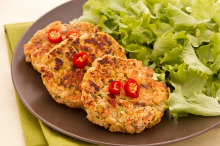 Hamburger di salmone con salsa di senape