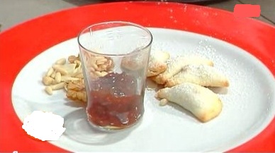 Biscotti con frutta secca e marmellata