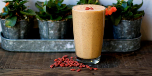 Lassi con bacche Goji e banane