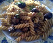 Fusilli al sugo di pesce spada ed olive nere